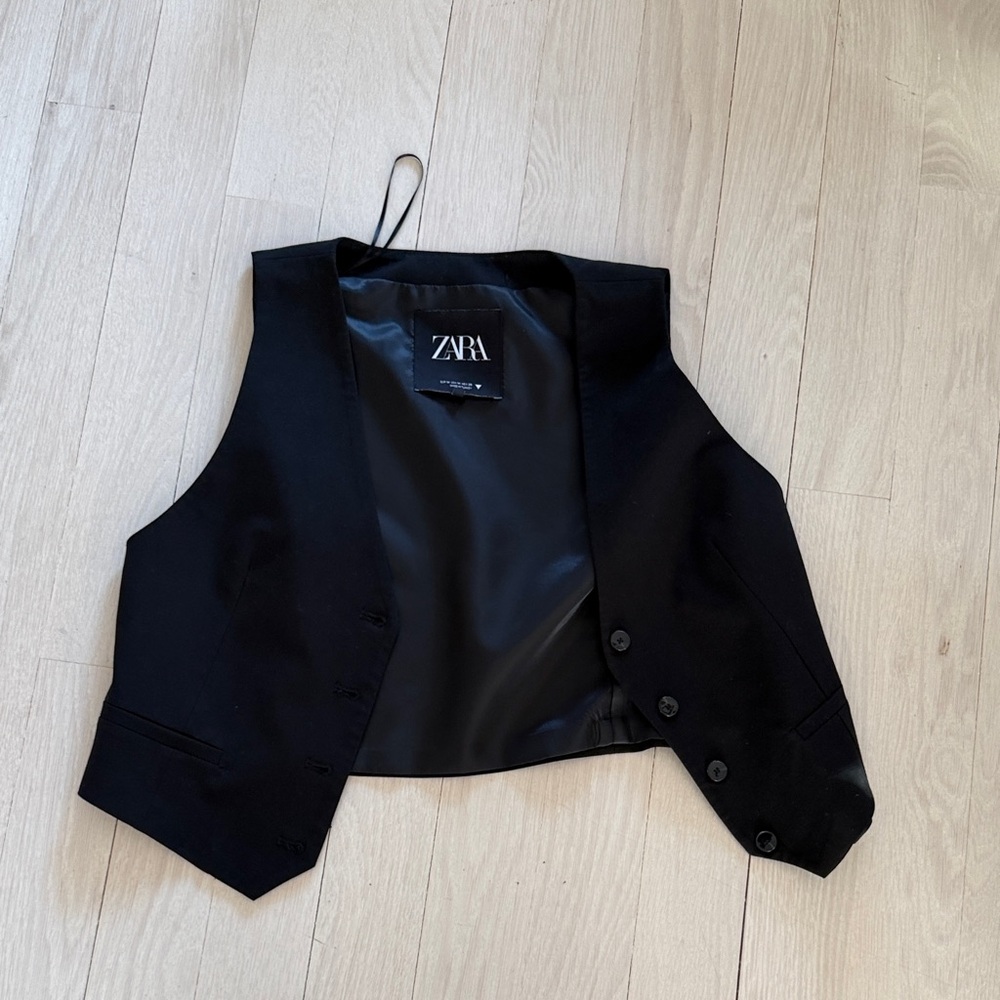 Zara Elegant Black Sleeveless Vest